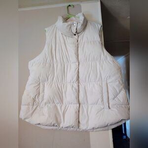 Best offer ATHLETA WHITE PUFFER VEST